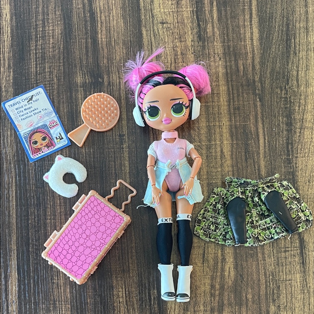 L.O.L. Surprise! OMG World Travel City Babe Fashion Doll & Accessories